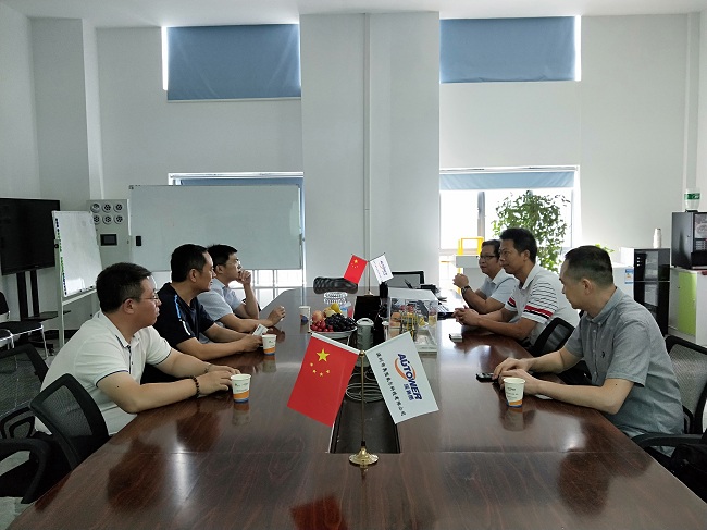 熱烈歡迎山東榮信集團(tuán)領(lǐng)導(dǎo)蒞臨深?yuàn)W圖總部洽談合作