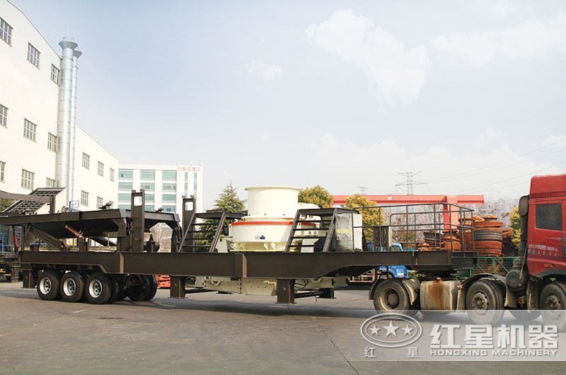 掛上車頭奔赴現(xiàn)場的移動磨砂機(jī)