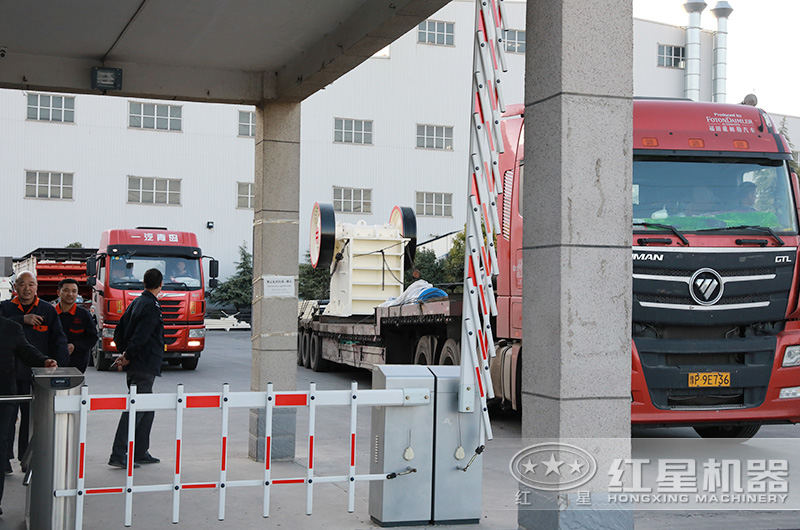 時產(chǎn)30-300噸的石料、石塊碎石機(jī)一套多少錢？